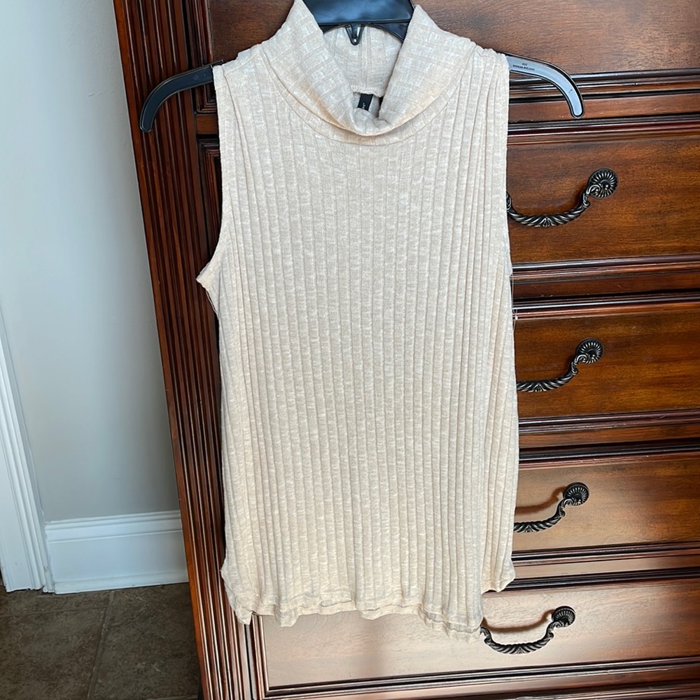 NWT sleeveless ND mock neck tunic.